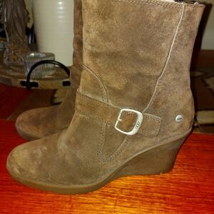 Uggs Giselle Suede Sherpa Boots 10 Wedge Heel Back Zipper Brown Cozy Fall/winter